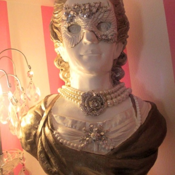 Costume Breakfast at Tiffany's Replica Necklace - Picture 6 of 6